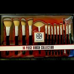 14 Piece Brush Collection Daisy Fuentes